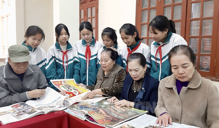 Triển lãm báo Xuân ở Ninh Giang thu hút độc giả